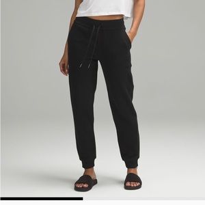 Lululemon Scuba High-Rise Jogger Size 4